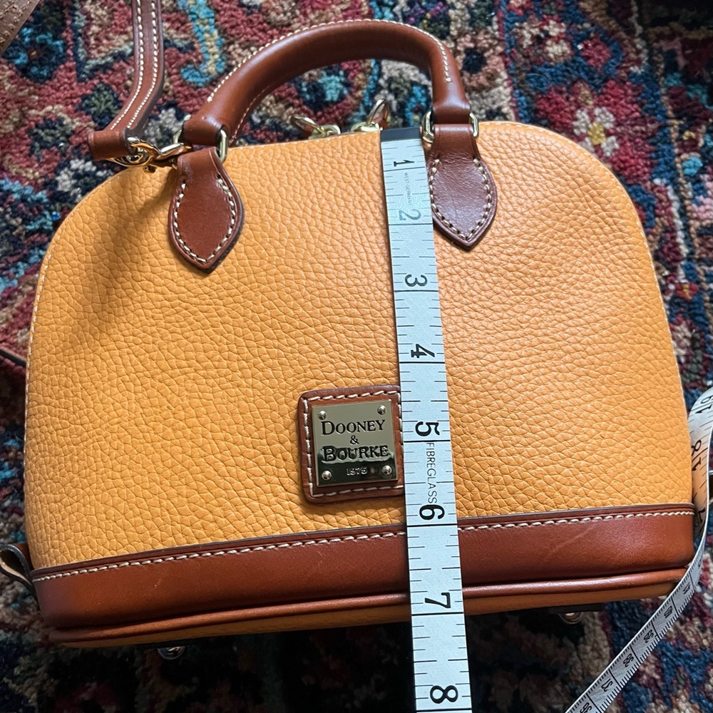 Small Dooney & Bourke Canteloupe Pebbled Leather Dome Zip Zip with Brown Trim - Picture 6 of 9